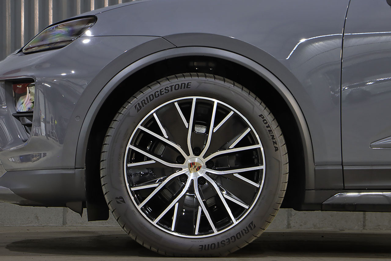 2025 Porsche MACAN 