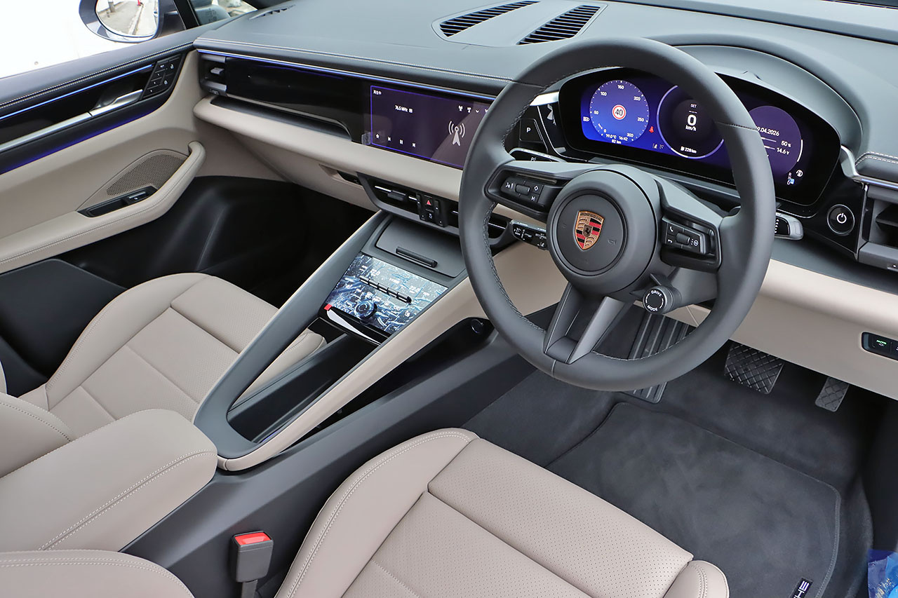 2025 Porsche MACAN 