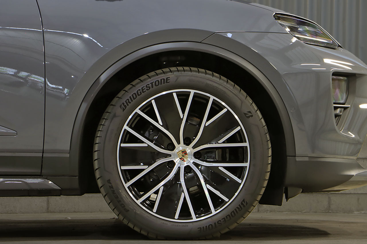 2025 Porsche MACAN 