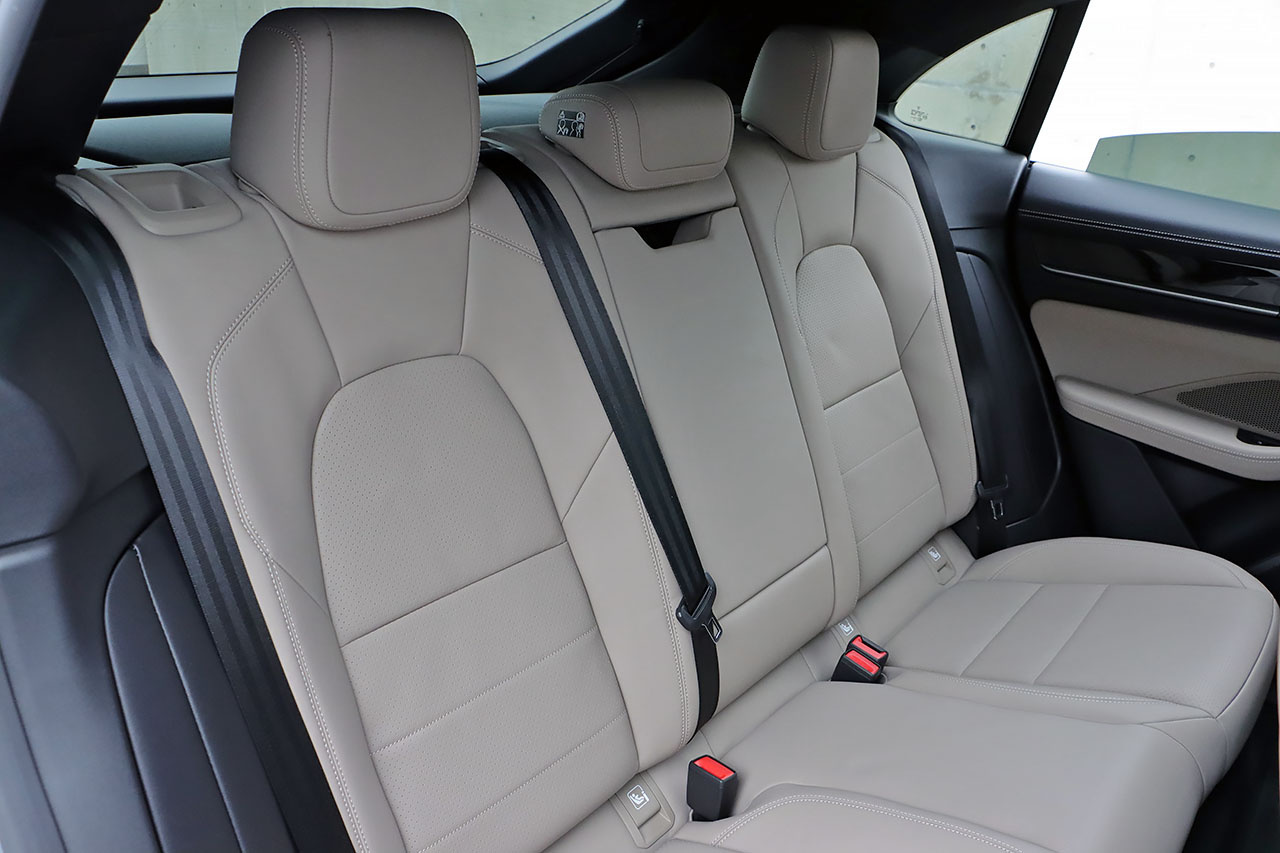 2025 Porsche MACAN 