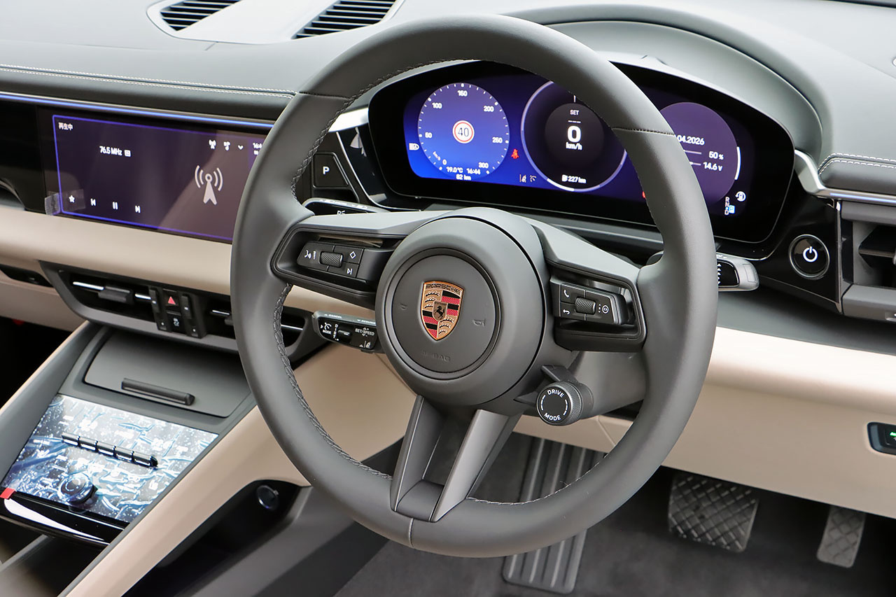 2025 Porsche MACAN 