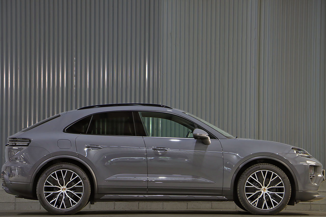 2025 Porsche MACAN 