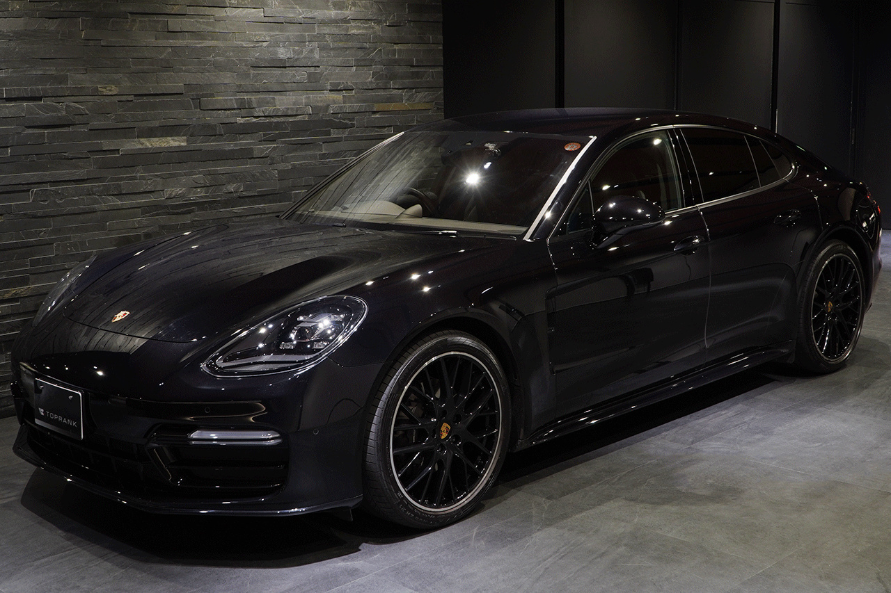 2018 Porsche PANAMERA null