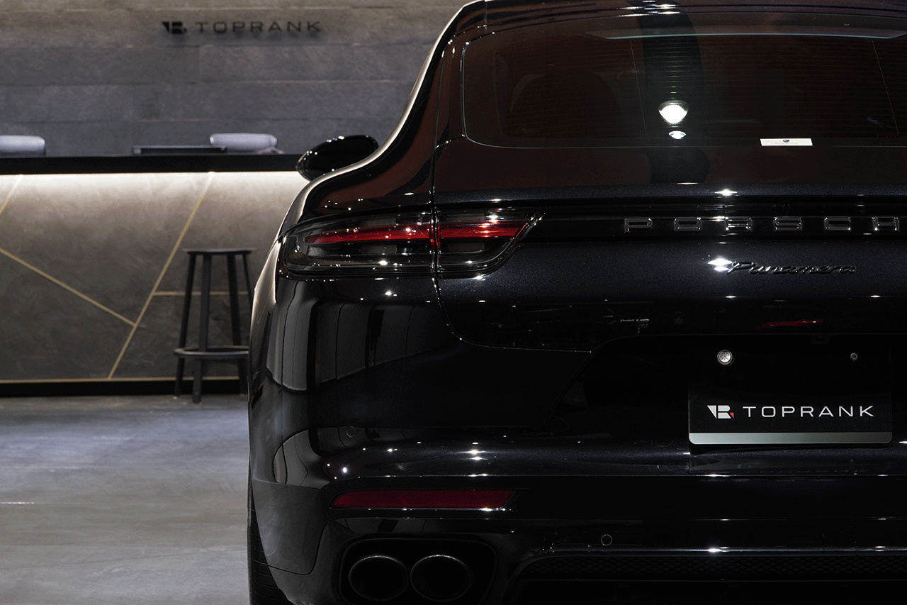 2018 Porsche PANAMERA null