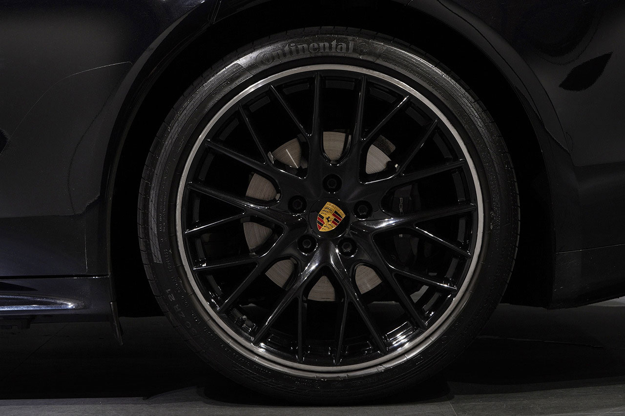 2018 Porsche PANAMERA null