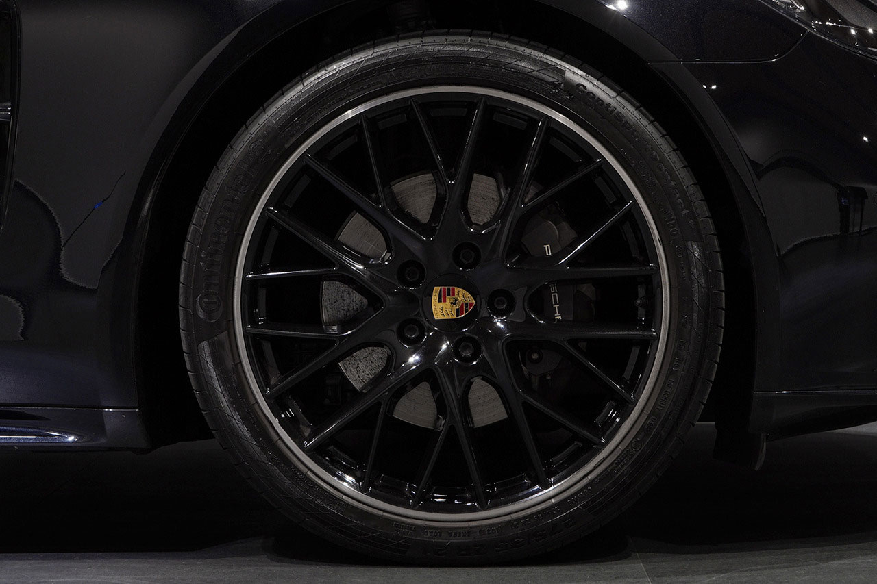 2018 Porsche PANAMERA null