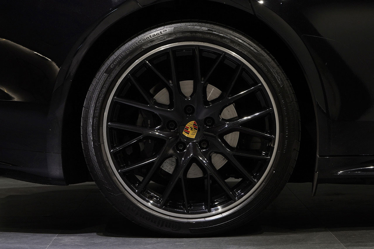2018 Porsche PANAMERA null