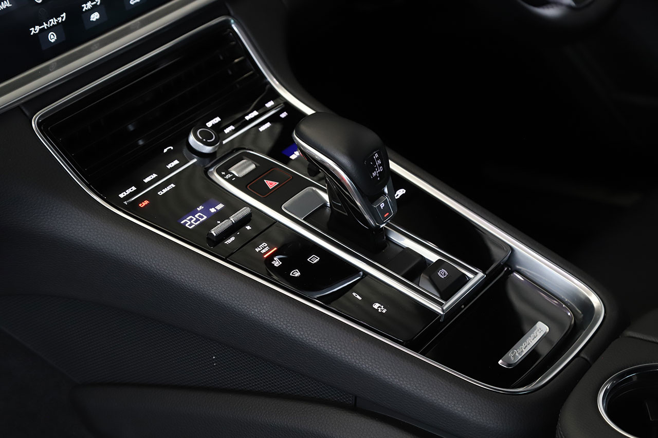 2018 Porsche PANAMERA null
