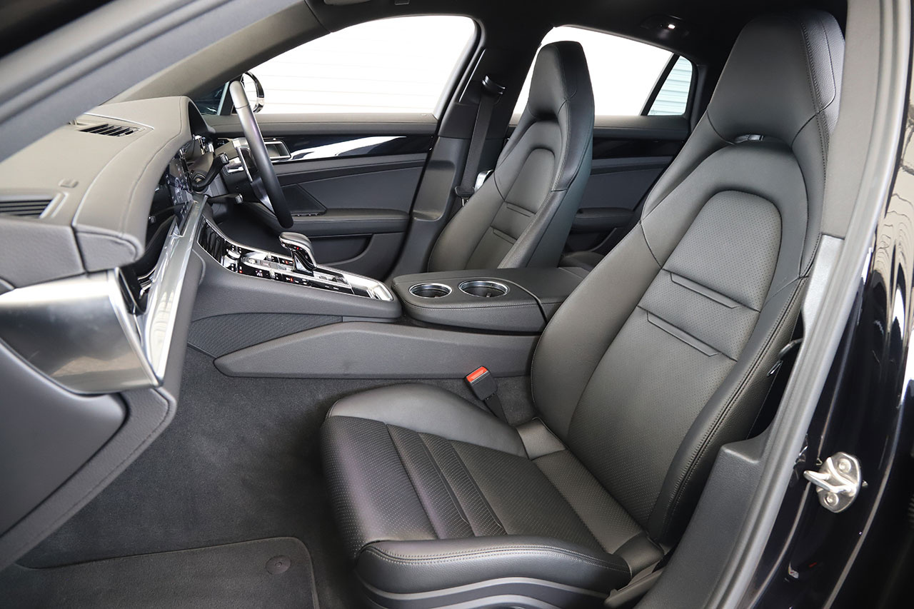 2018 Porsche PANAMERA null