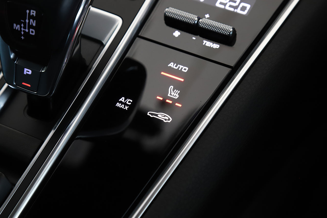 2018 Porsche PANAMERA null