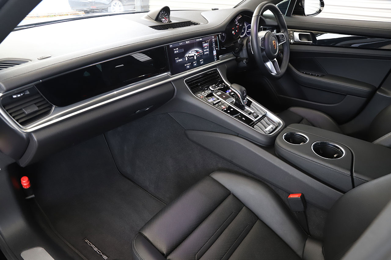 2018 Porsche PANAMERA null