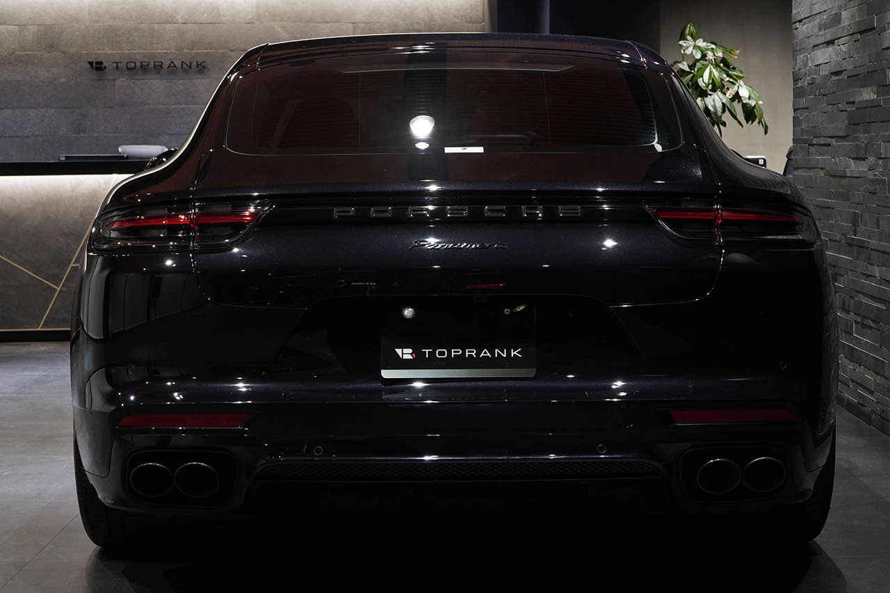 2018 Porsche PANAMERA null