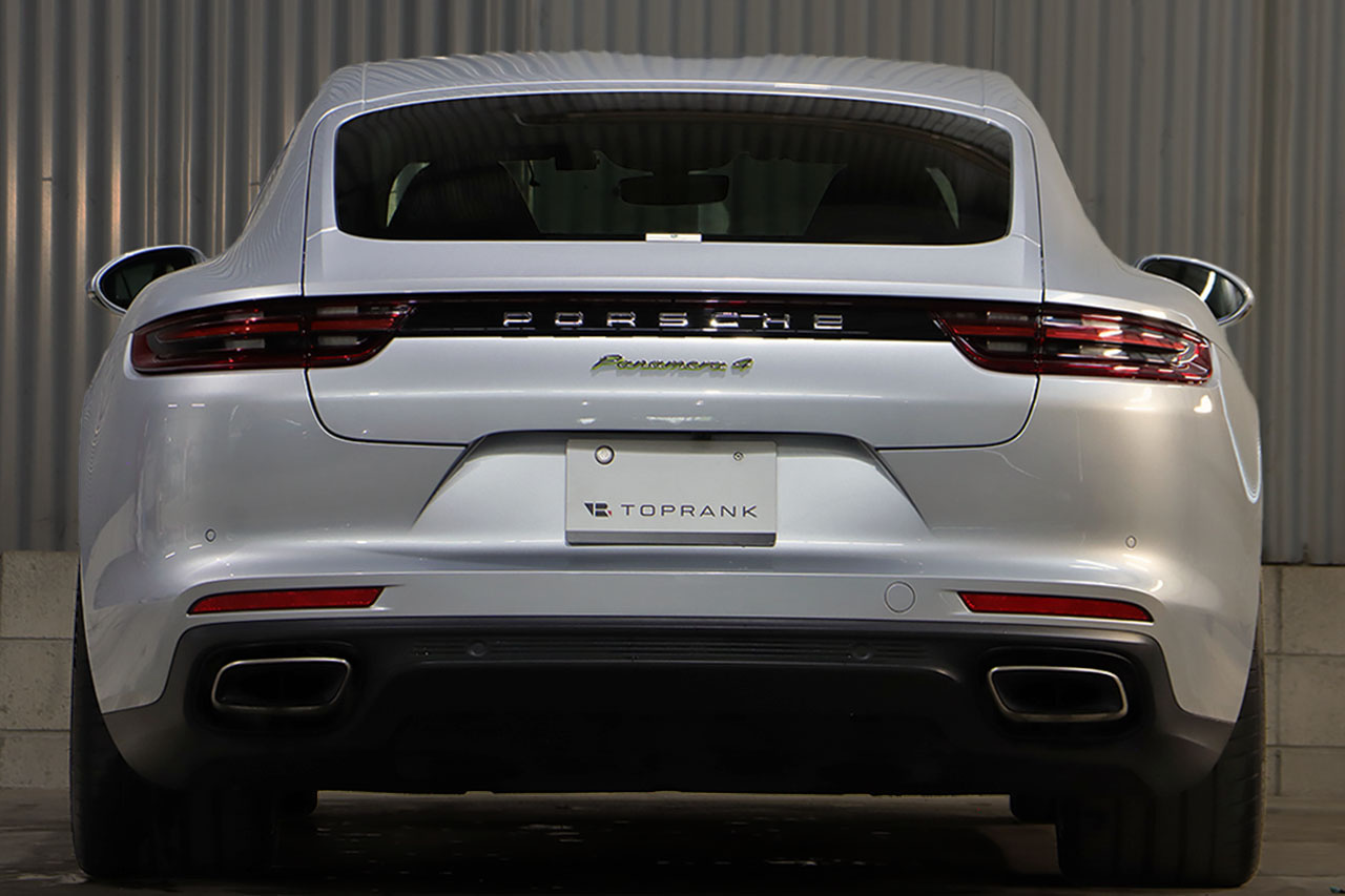 2018 Porsche PANAMERA 