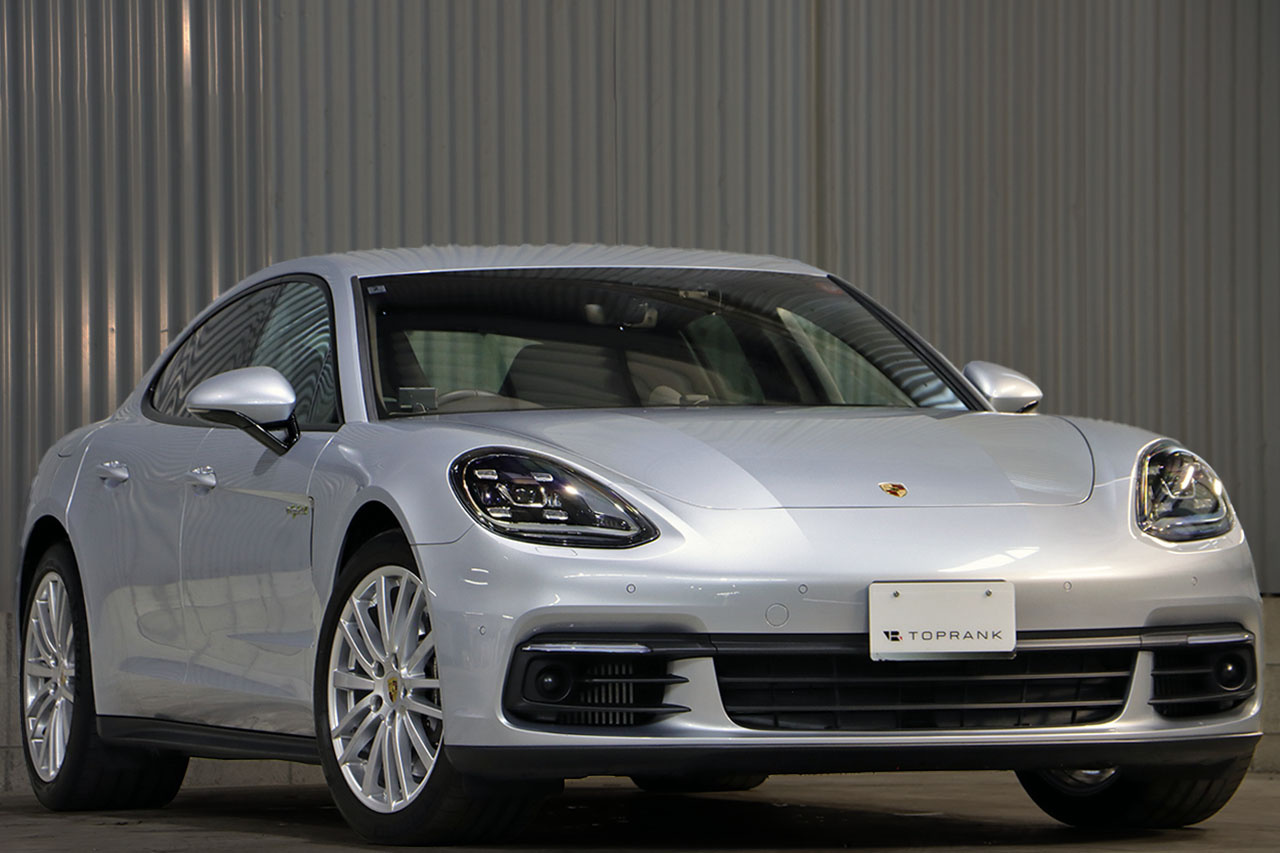 2018 Porsche PANAMERA 