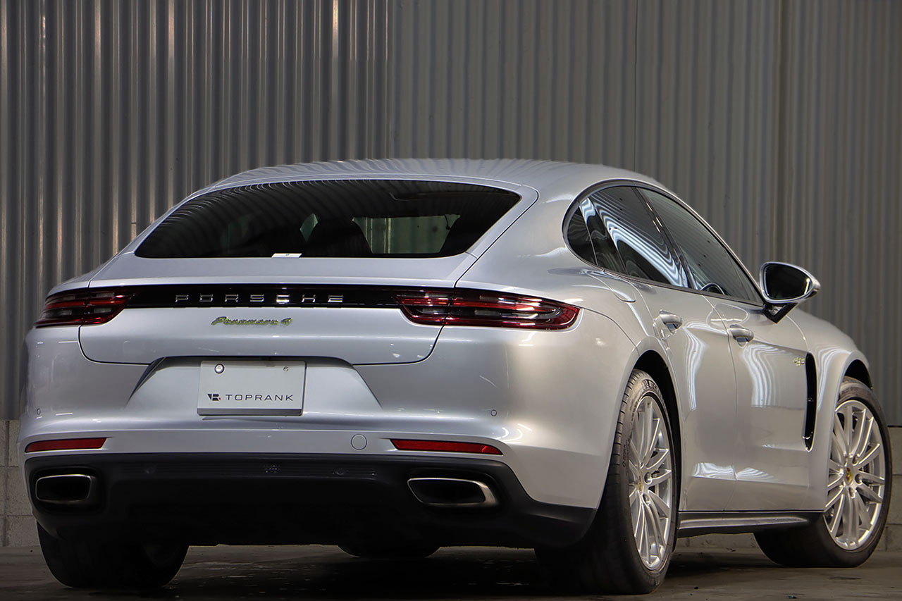 2018 Porsche PANAMERA 