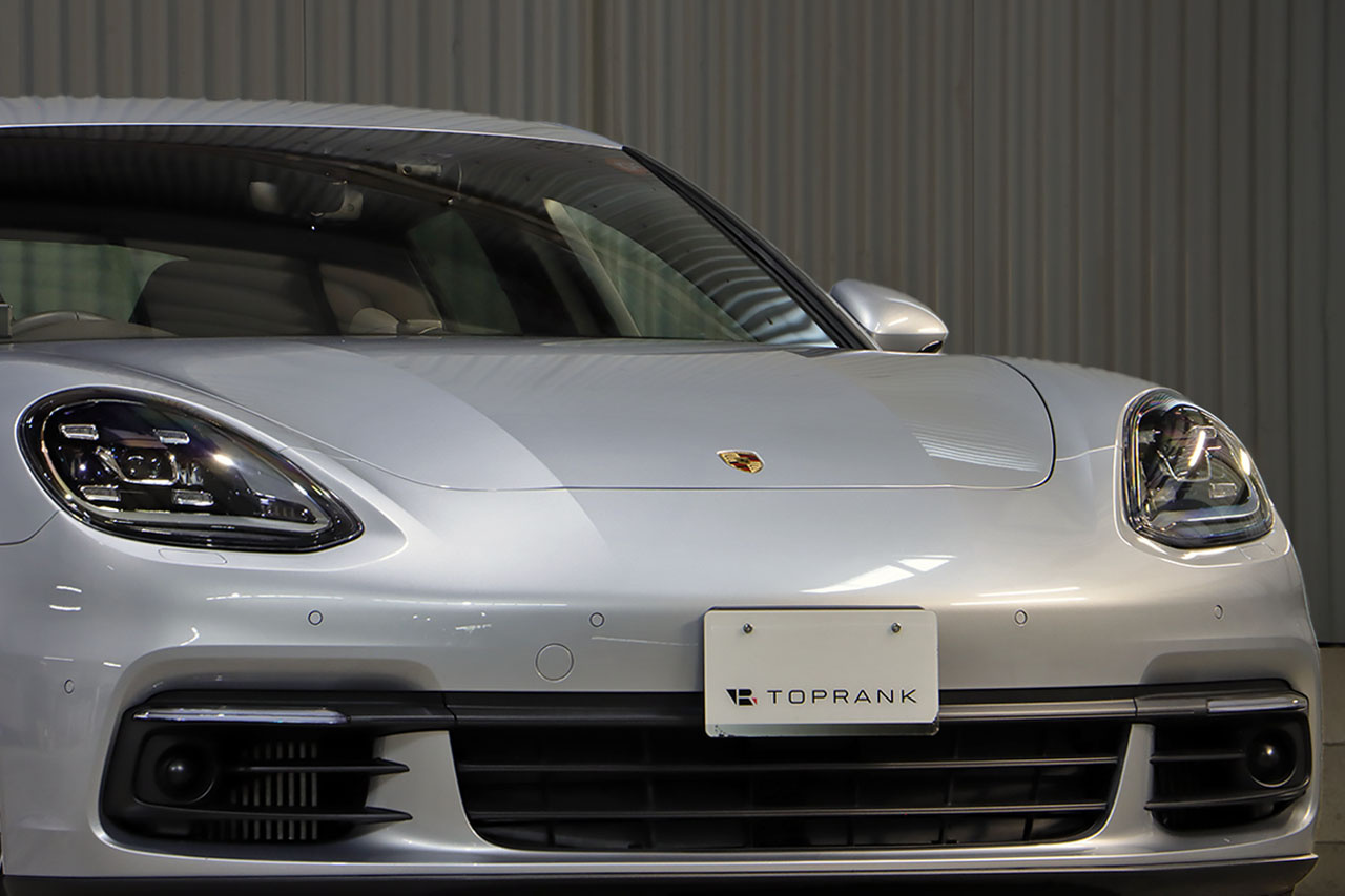 2018 Porsche PANAMERA 