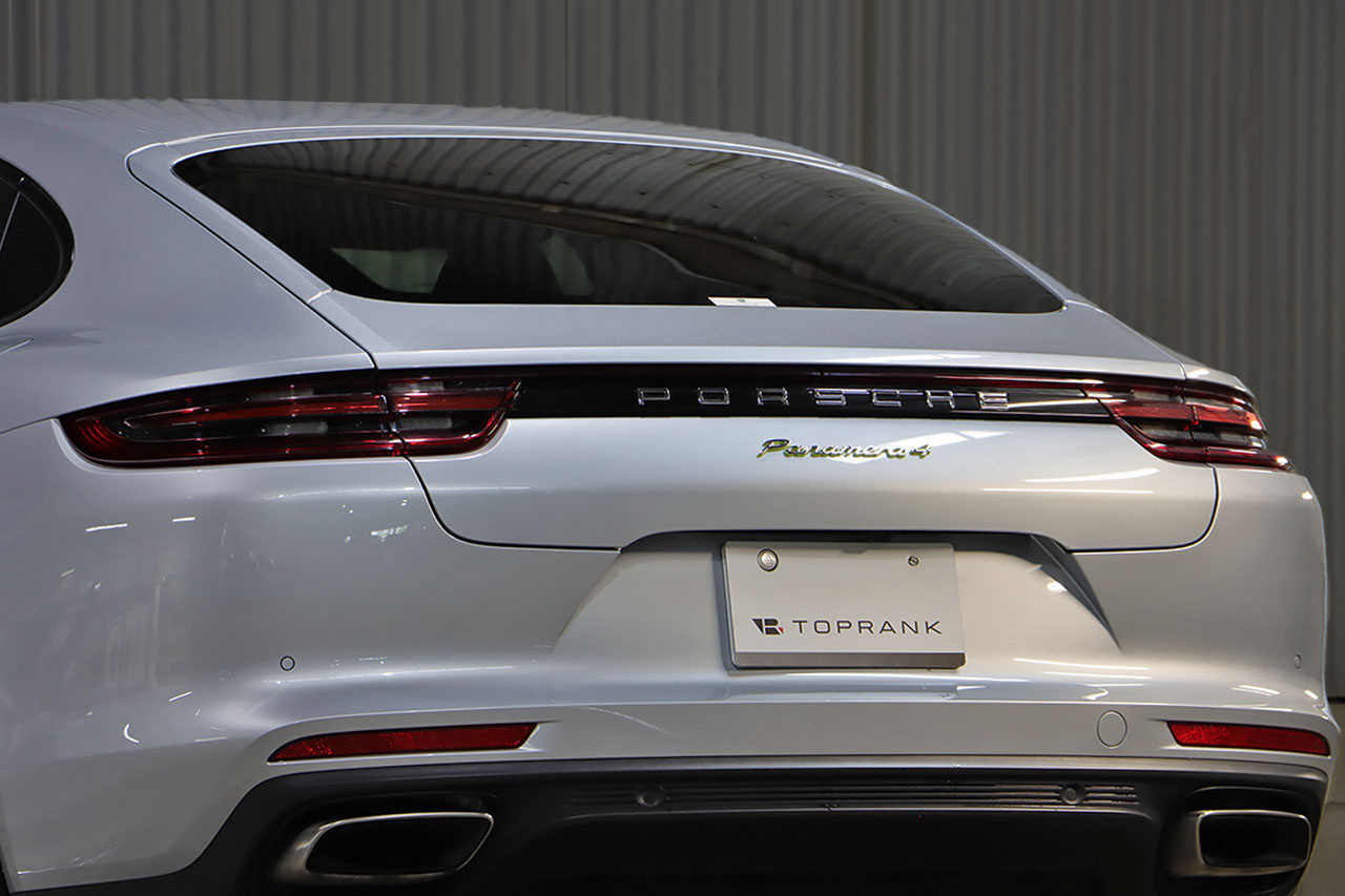 2018 Porsche PANAMERA 