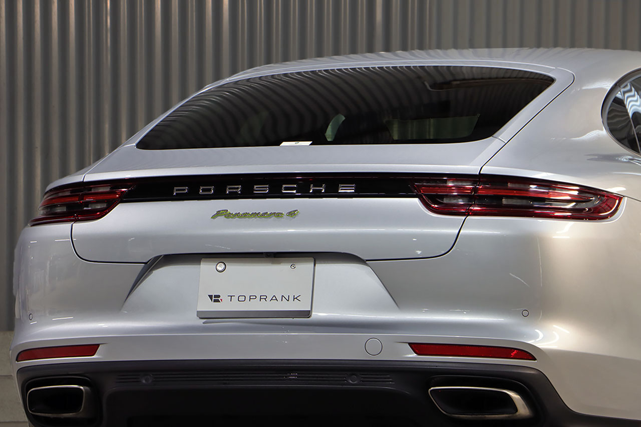 2018 Porsche PANAMERA 