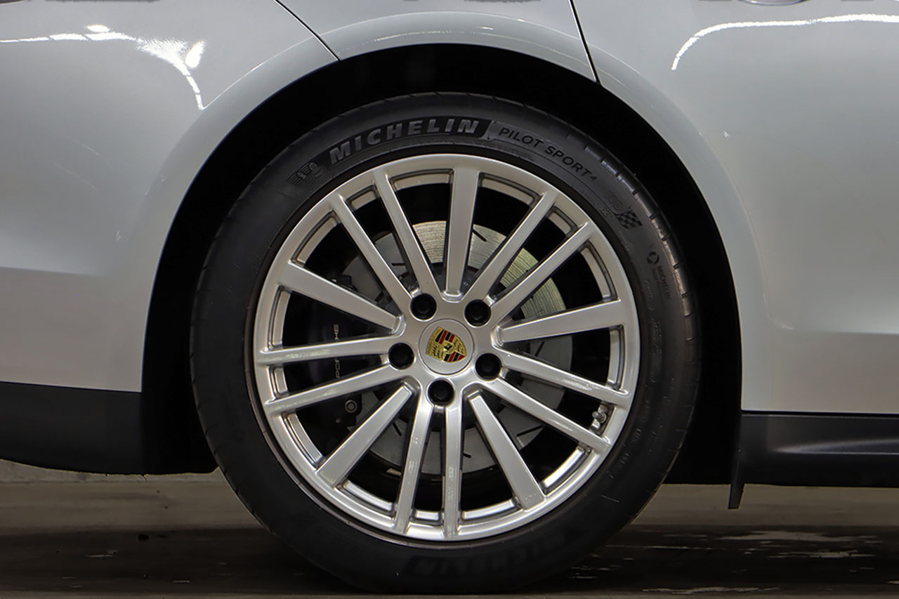 2018 Porsche PANAMERA 