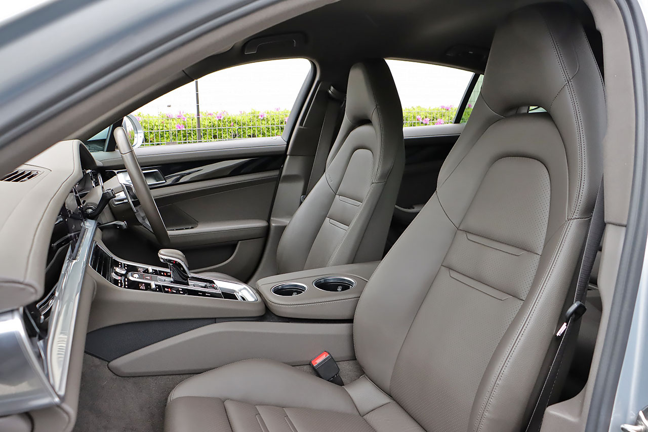 2018 Porsche PANAMERA 