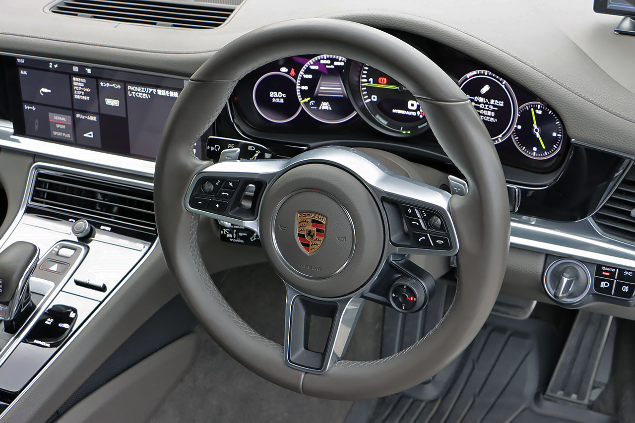 2018 Porsche PANAMERA 