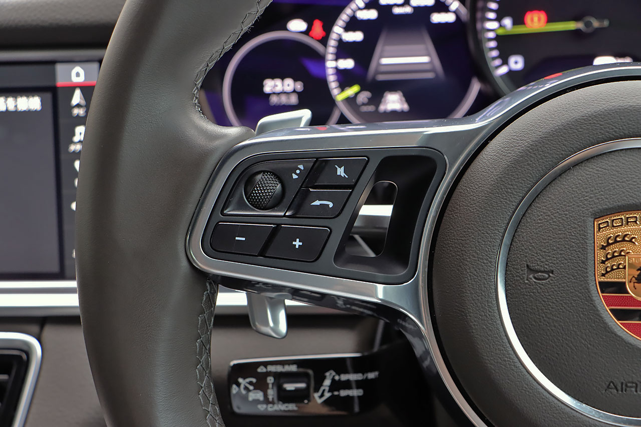 2018 Porsche PANAMERA 