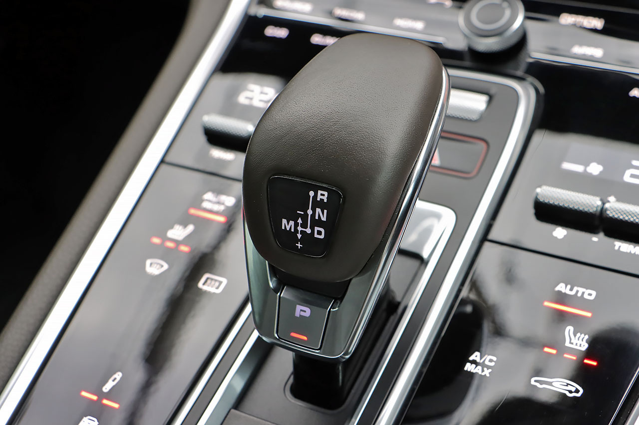 2018 Porsche PANAMERA 