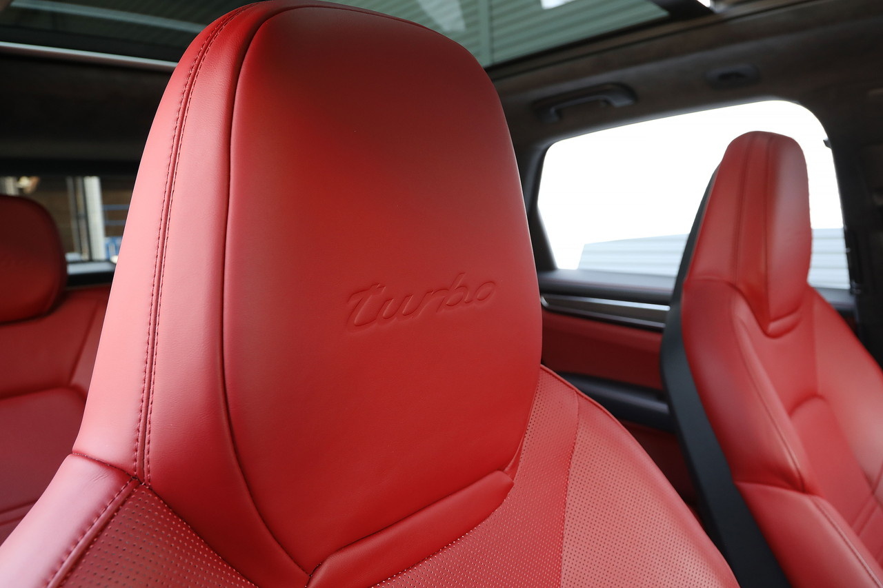 2019 Porsche CAYENNE null