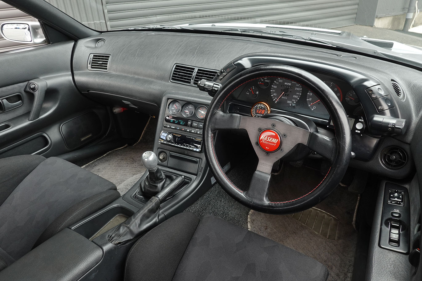 1991 Nissan Skyline JDM car for sale — photo 6 of 25