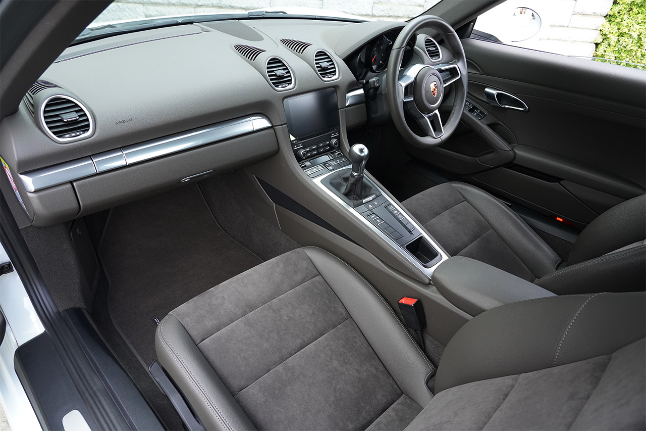 2019 Porsche 718 CAYMAN 