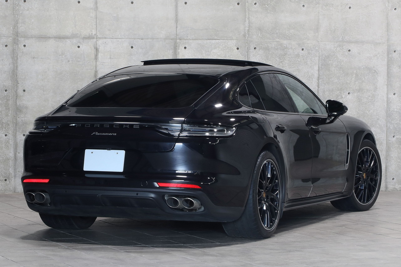 2022 Porsche PANAMERA null
