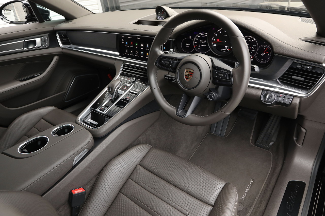2022 Porsche PANAMERA null