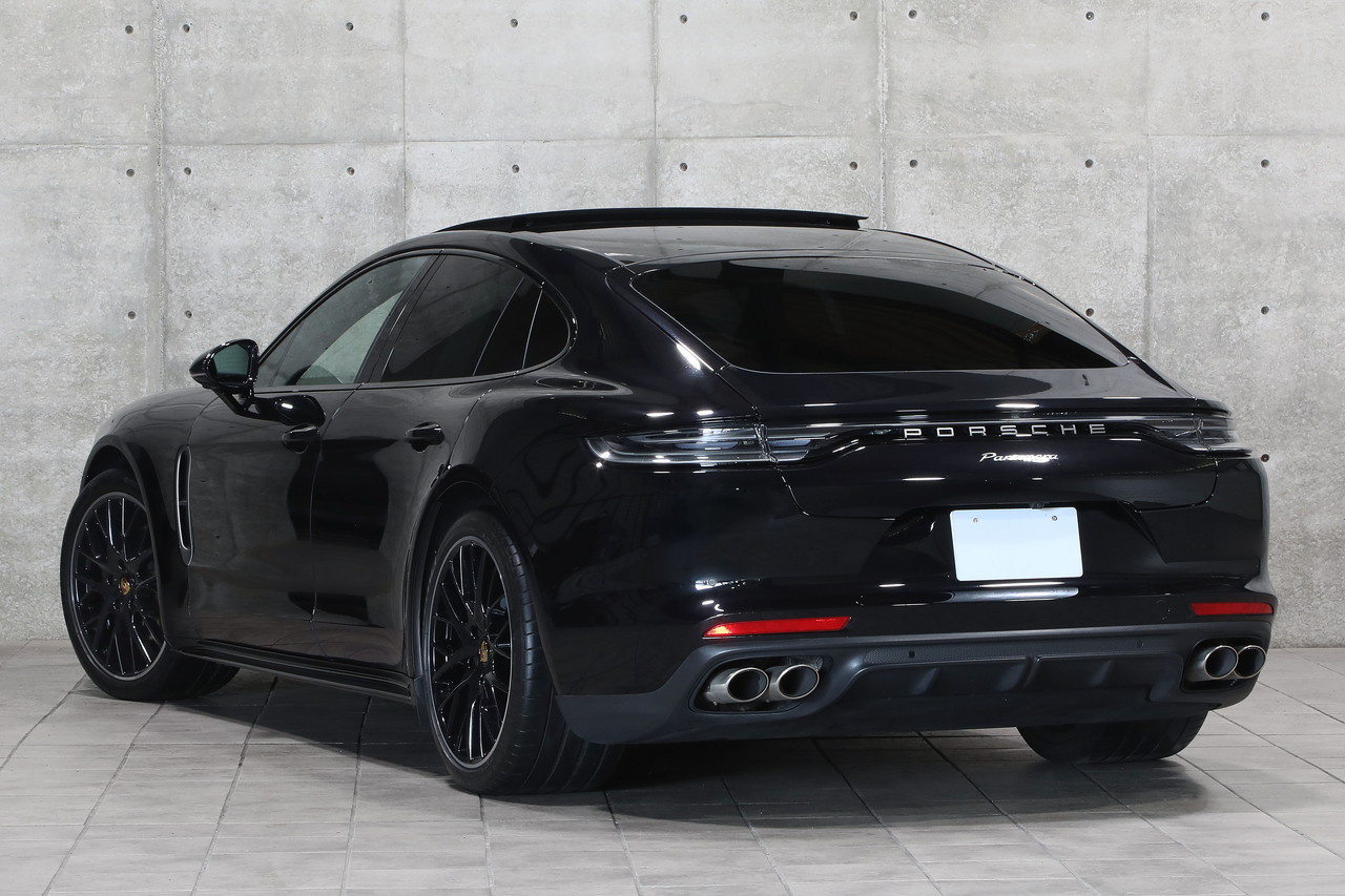 2022 Porsche PANAMERA null