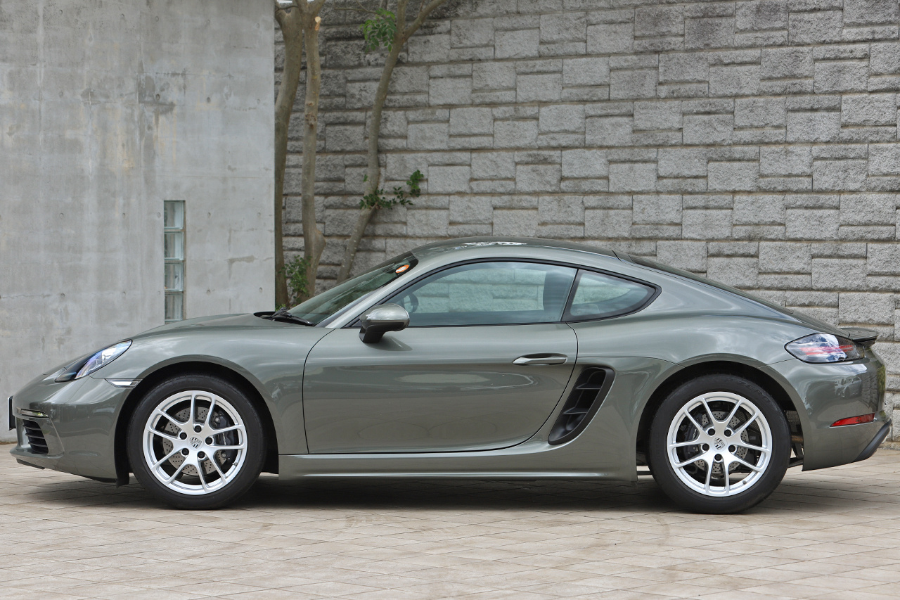 2022 Porsche 718 CAYMAN 