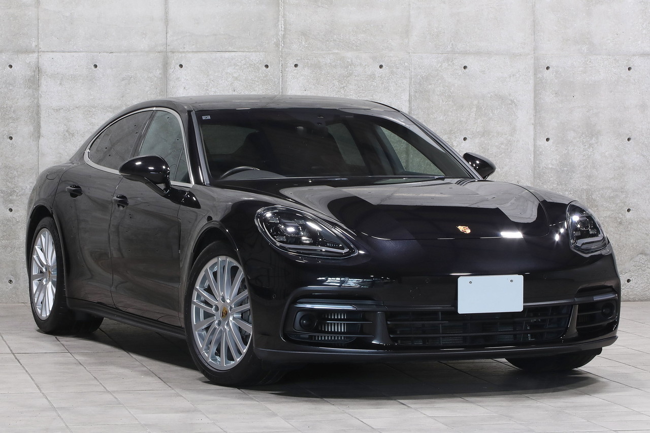 2017 Porsche PANAMERA null