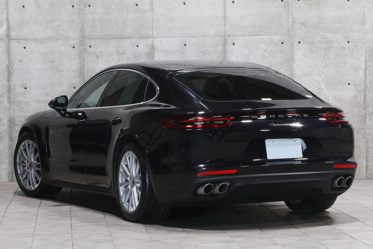2017 Porsche PANAMERA null