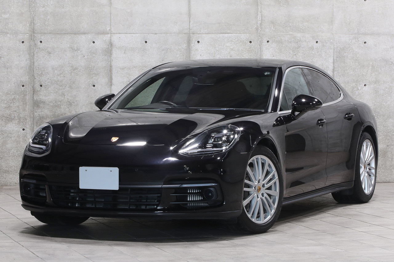 2017 Porsche PANAMERA null