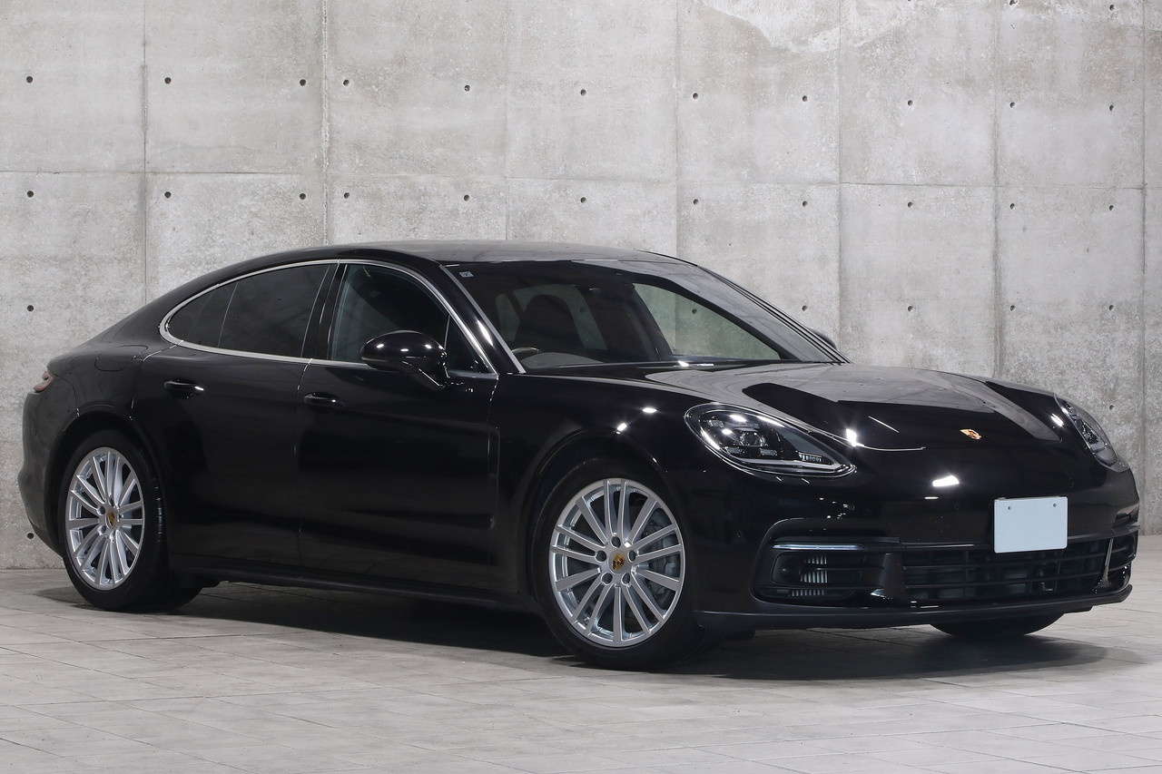 2017 Porsche PANAMERA null