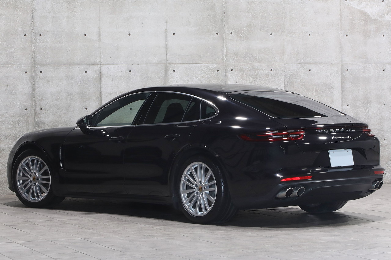 2017 Porsche PANAMERA null