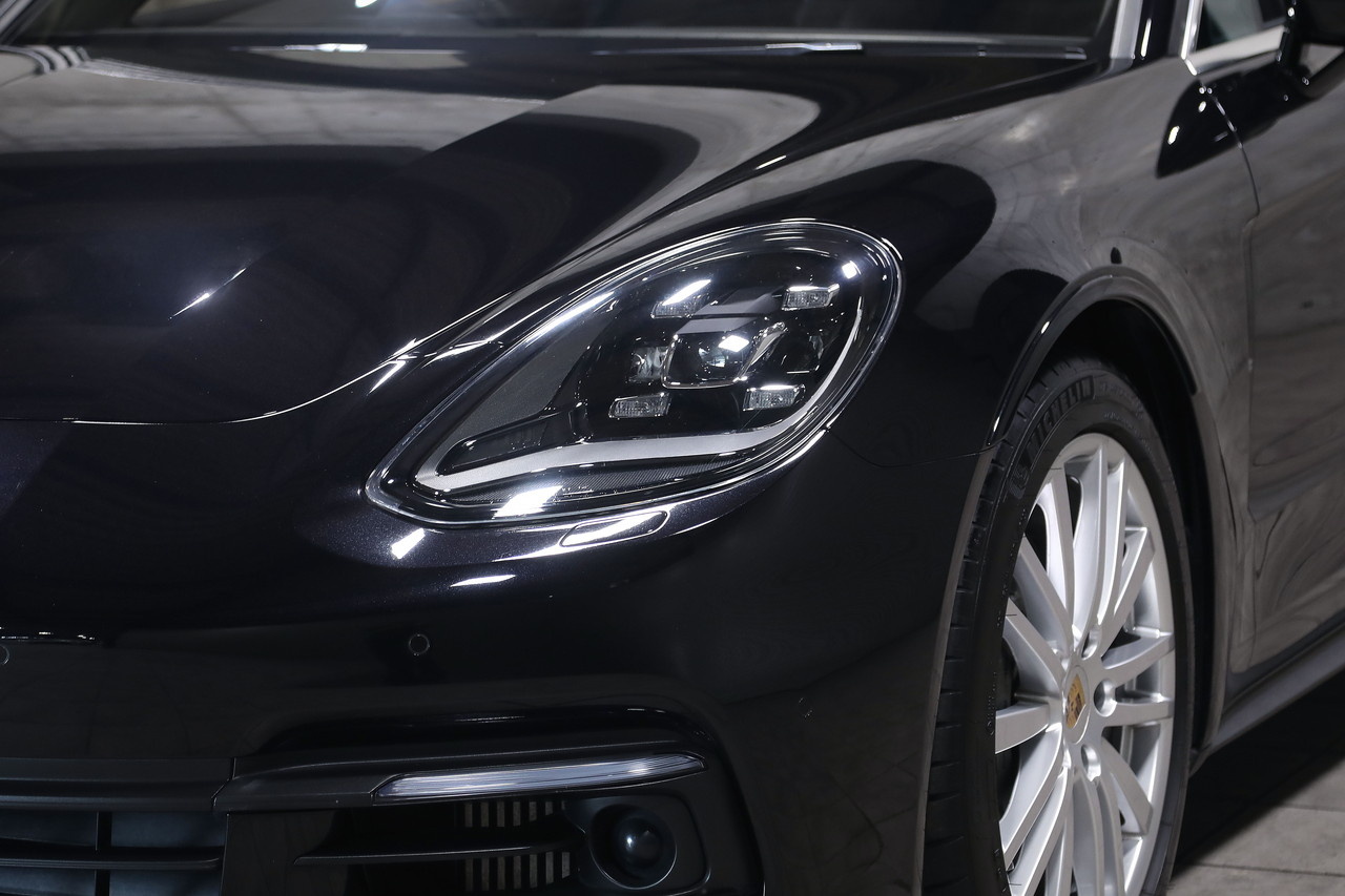 2017 Porsche PANAMERA null