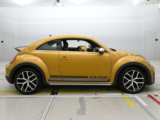 Volkswagen BEETLE