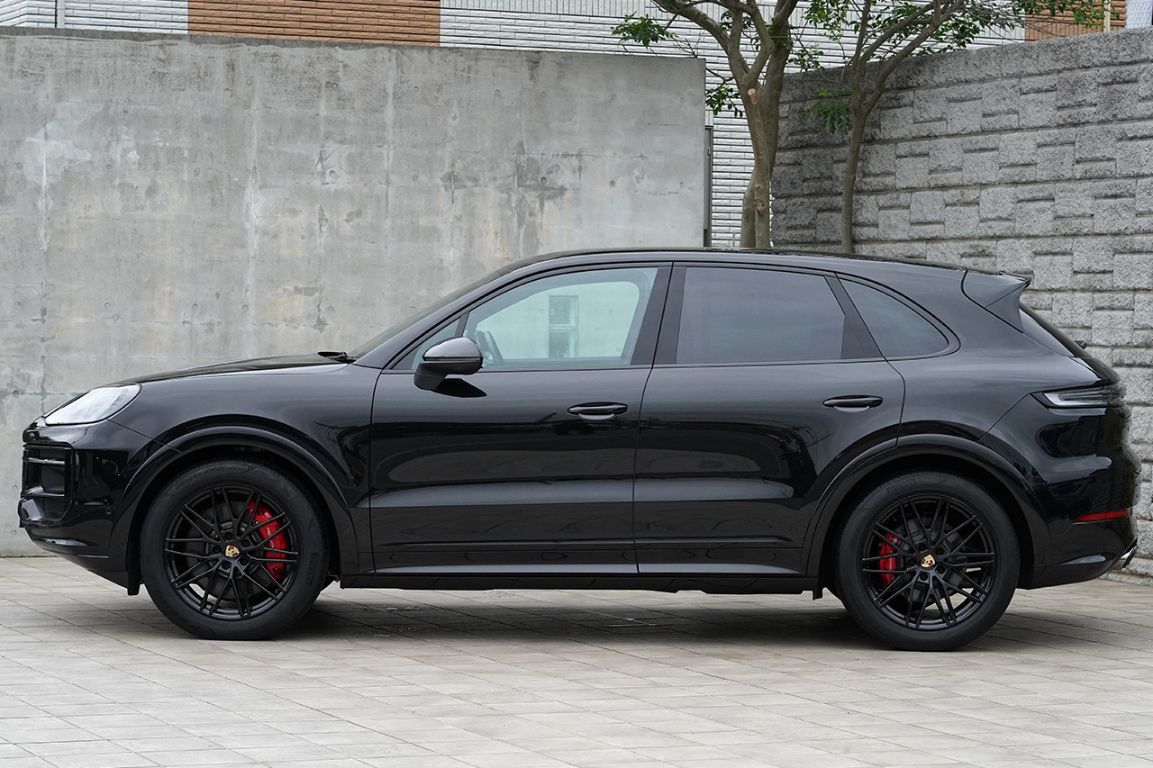 2024 Porsche CAYENNE 