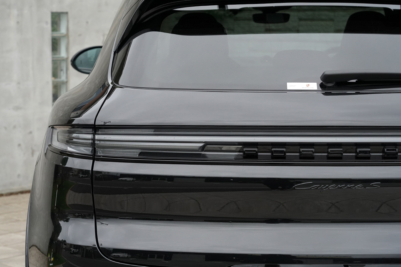 2024 Porsche CAYENNE 