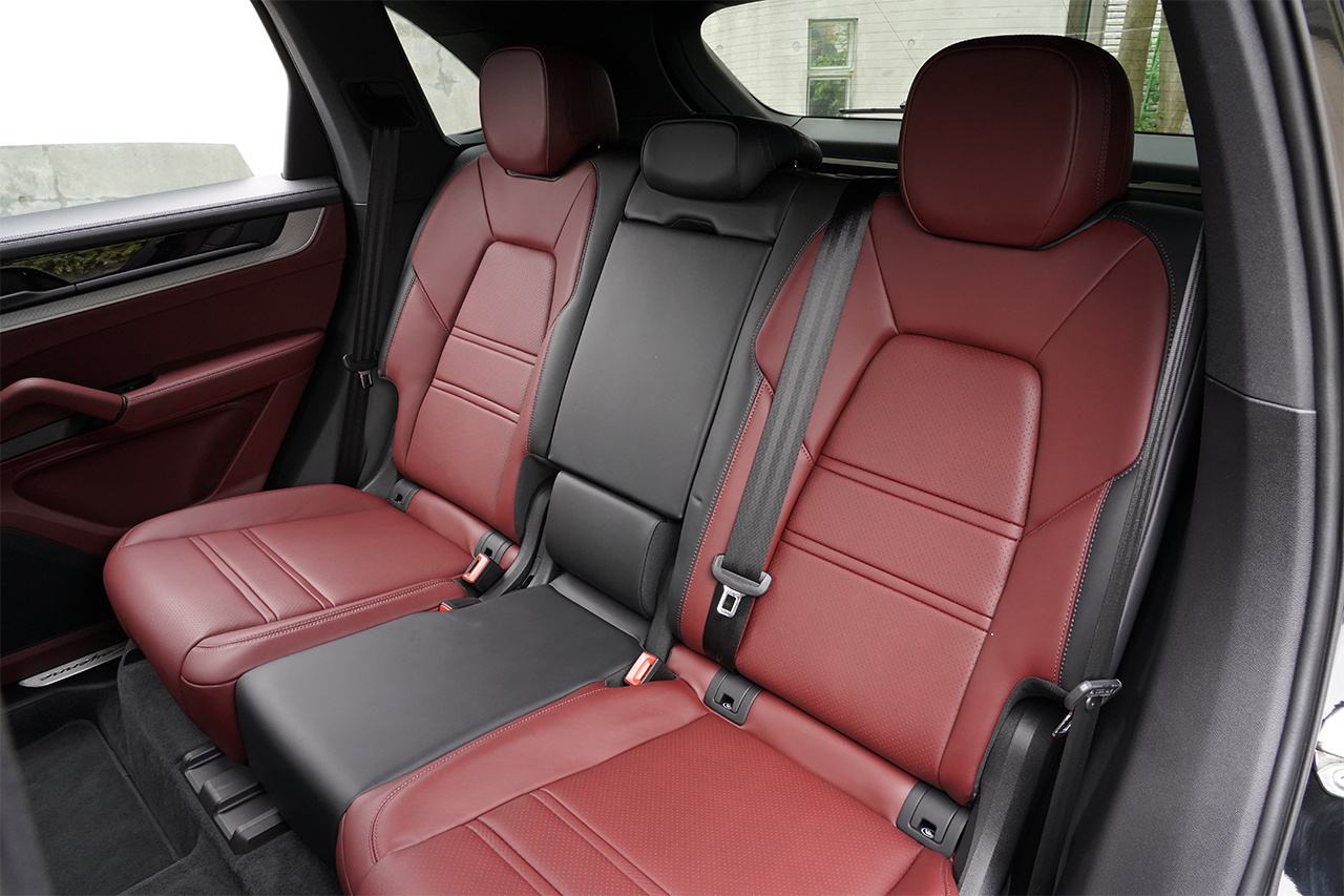 2024 Porsche CAYENNE 