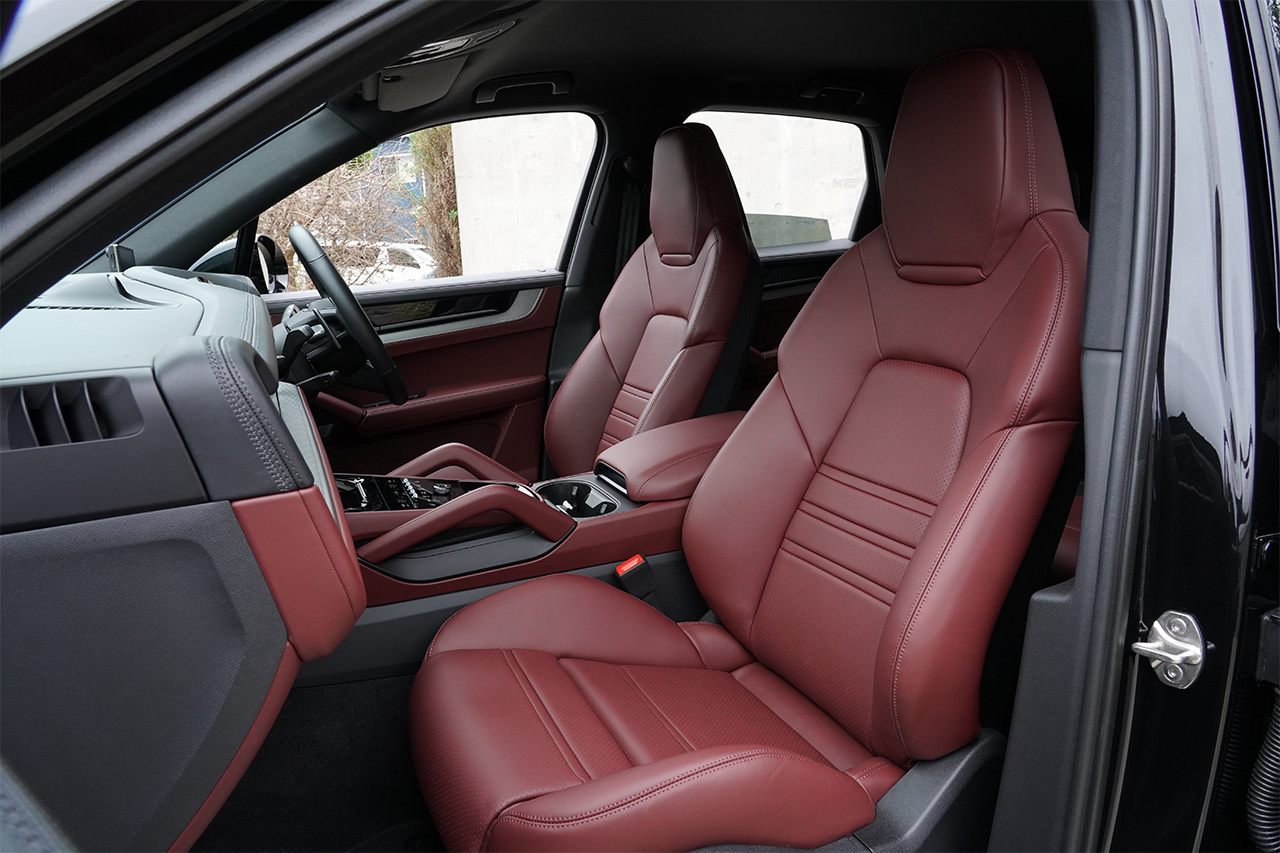 2024 Porsche CAYENNE 