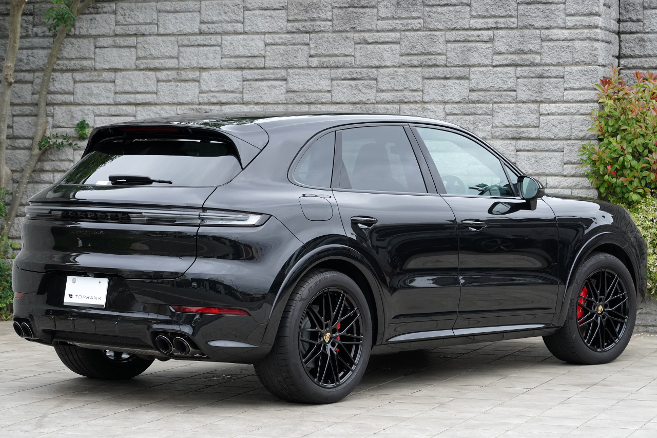 2024 Porsche CAYENNE 
