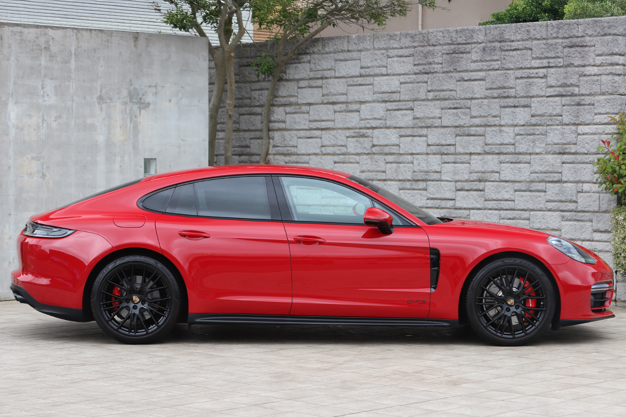 2021 Porsche PANAMERA 