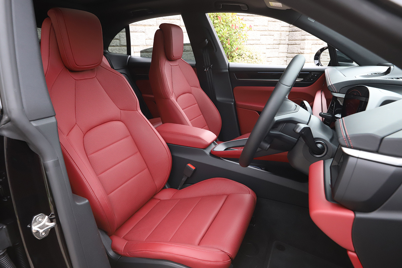 2025 Porsche MACAN 