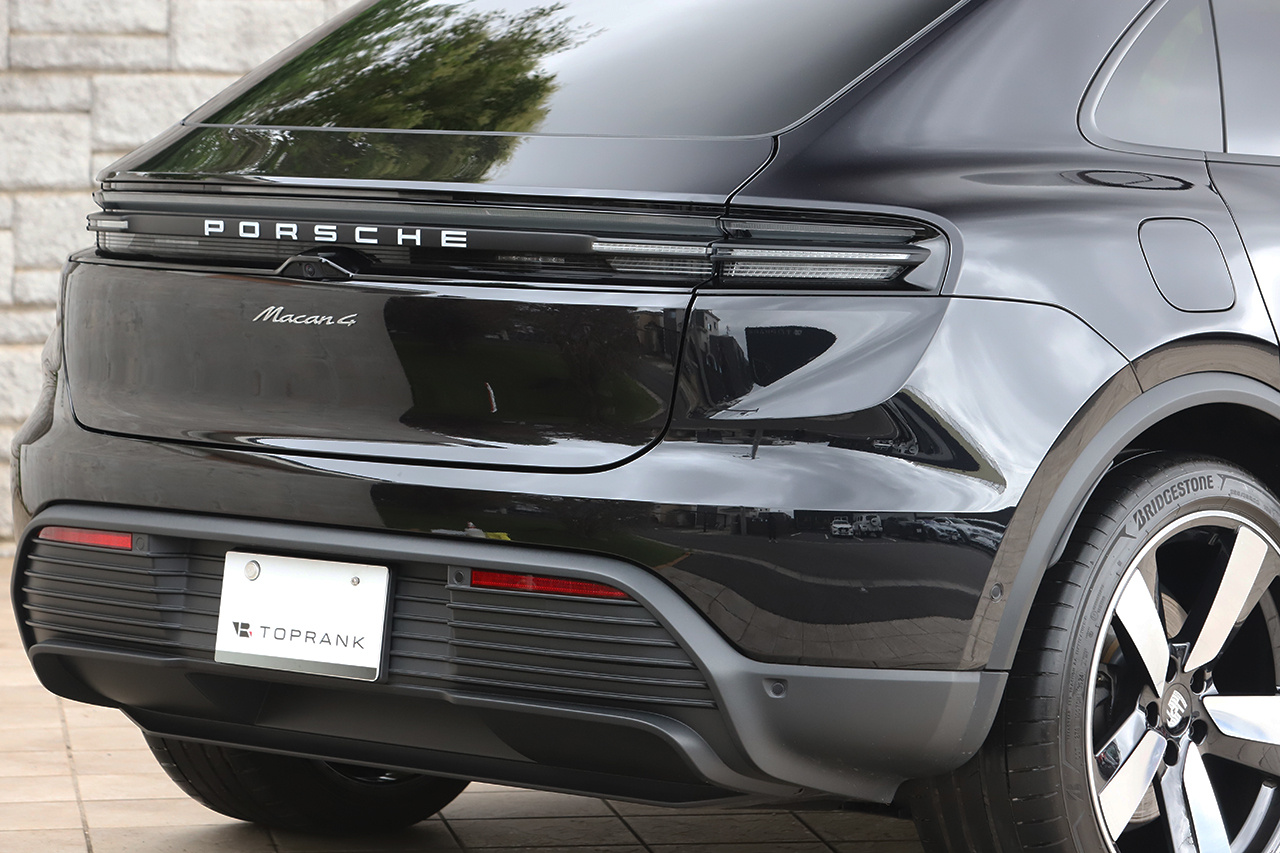 2025 Porsche MACAN 