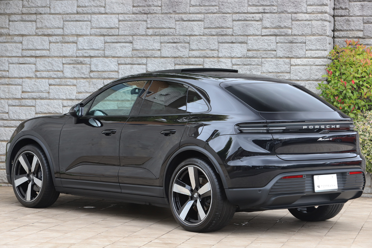 2025 Porsche MACAN 